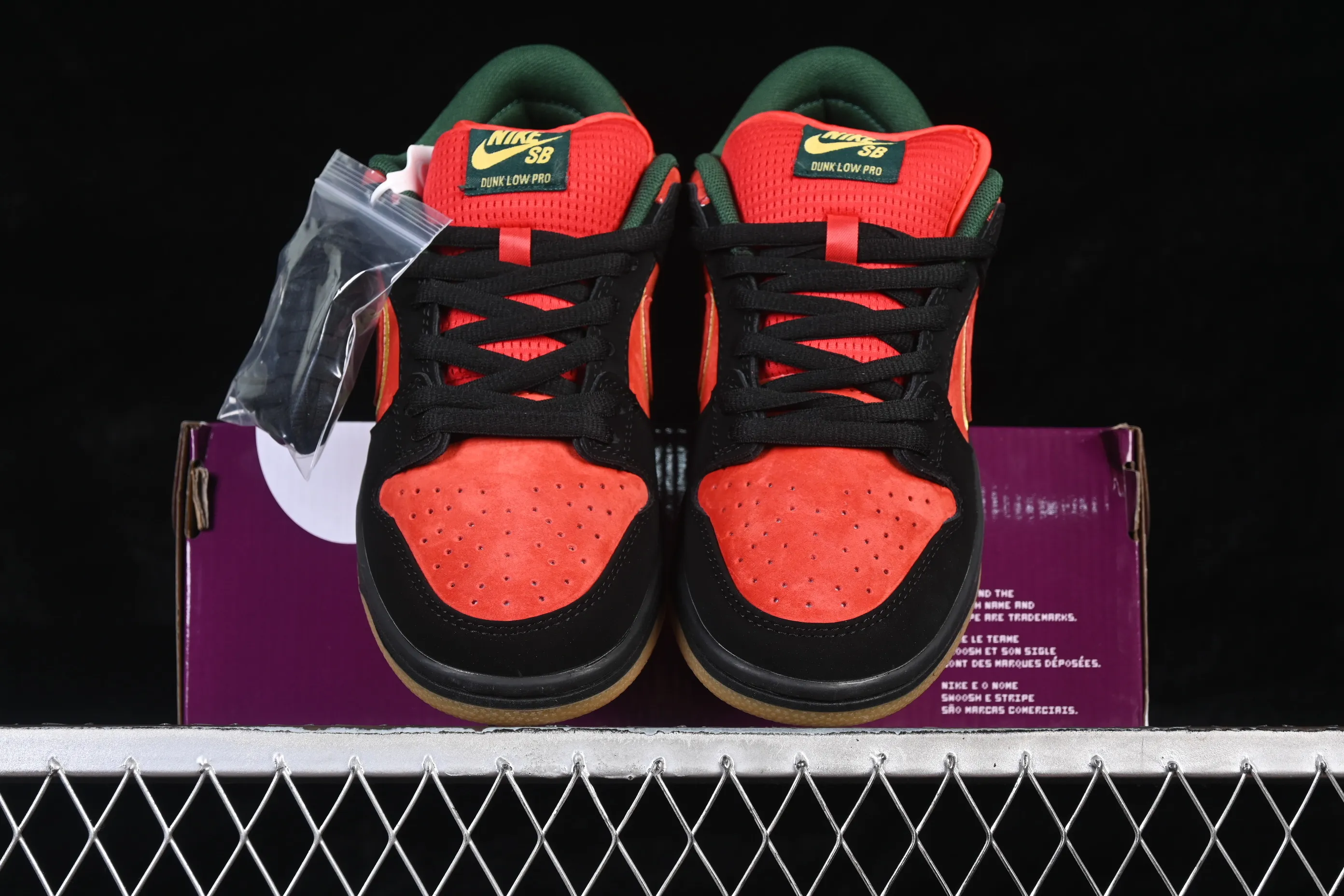 All Categories Nk SB Dunk Series Nk SB Dunk Low Low-top sneakers Nike SB Dunk Low Bloodline SB low-top casual sneakers FZ1287-300